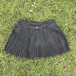 NWOT black pleated lululemon skirt